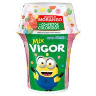 Iogurte Morango com Confeitos Coloridos Vigor Mix Copo 140g